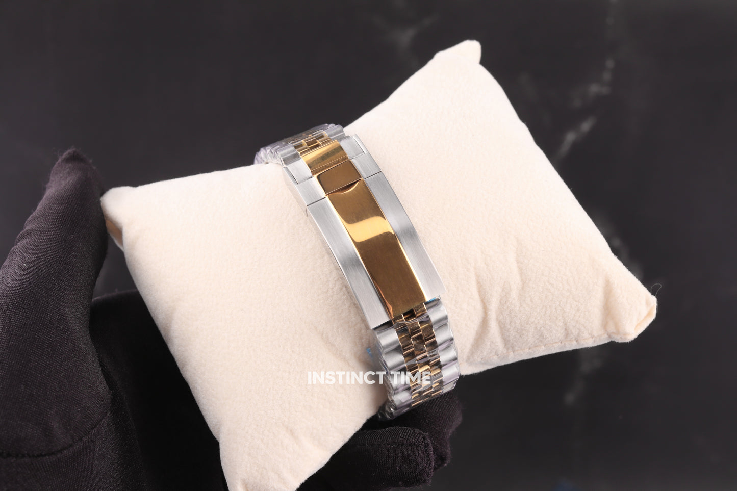SEIKOJUST 39mm GOLD DIAMOND DIAL
