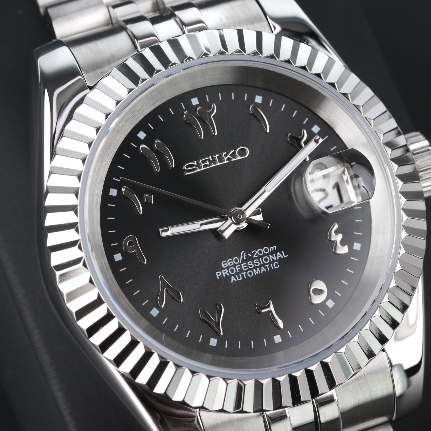 SEIKOJUST BLACK ARABIC 39MM