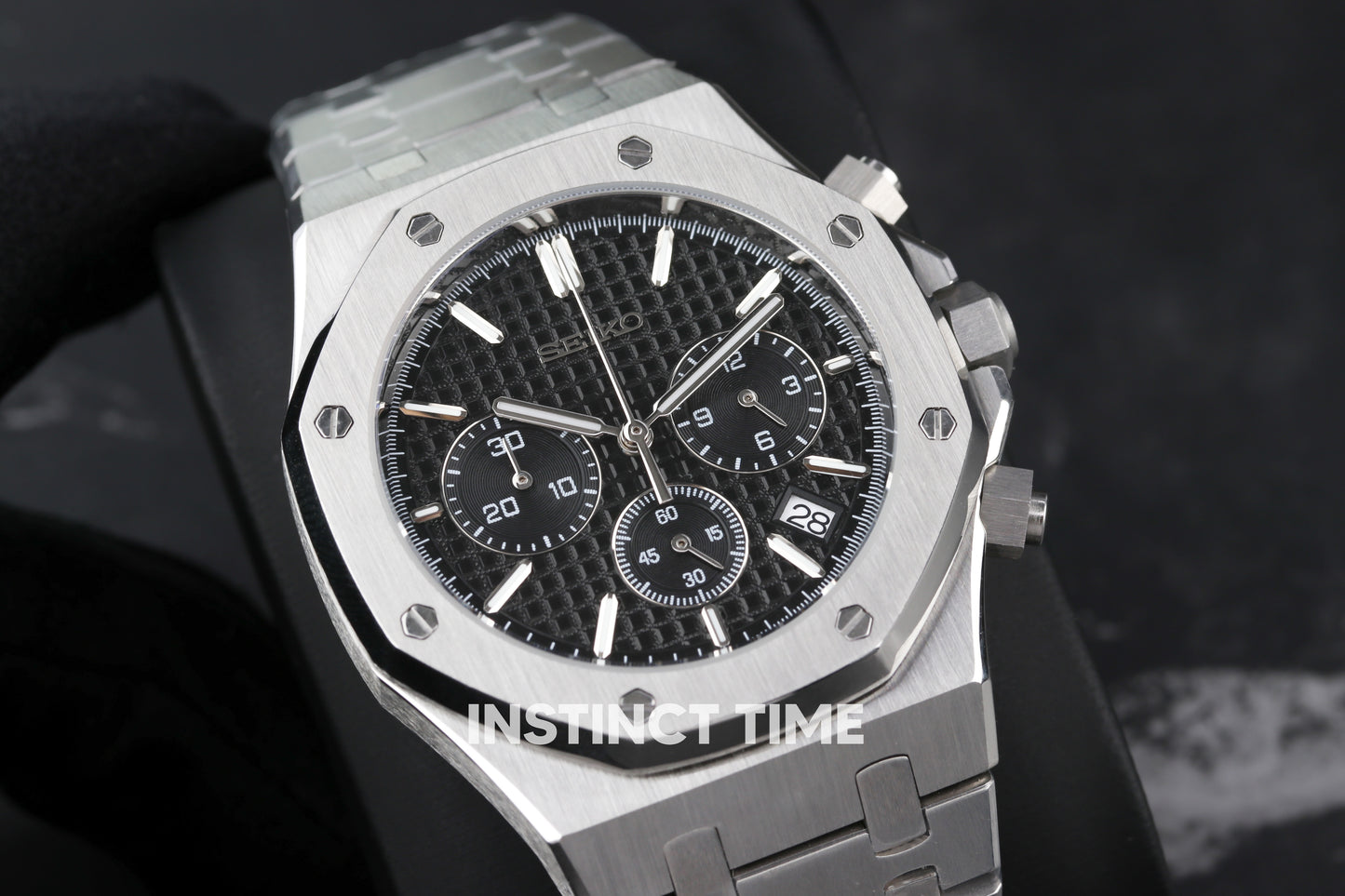 ROYAL SEIKOAK BLACK CHRONOGRAPH
