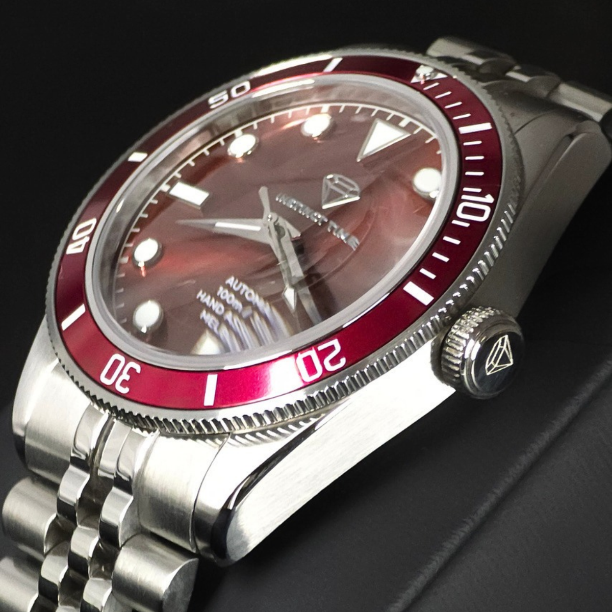 CRIMSON DIVER